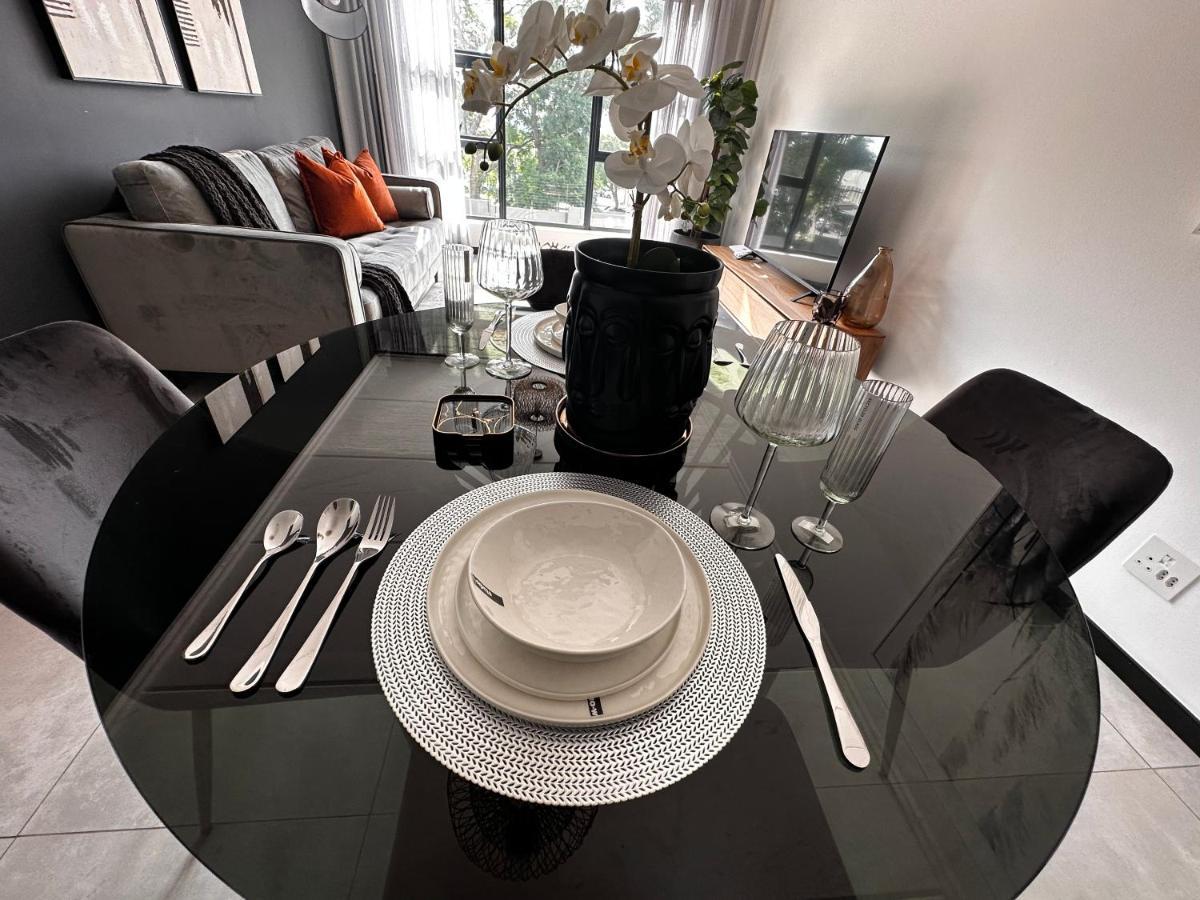 Stylish Executive Apartment With Power Backup Йоханнесбург Экстерьер фото
