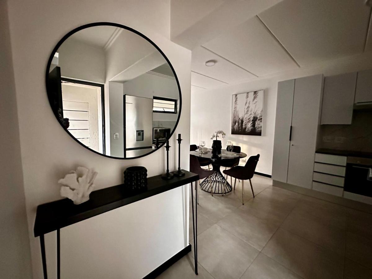 Stylish Executive Apartment With Power Backup Йоханнесбург Экстерьер фото