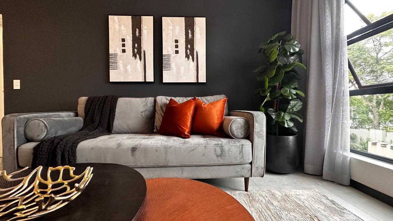 Stylish Executive Apartment With Power Backup Йоханнесбург Экстерьер фото