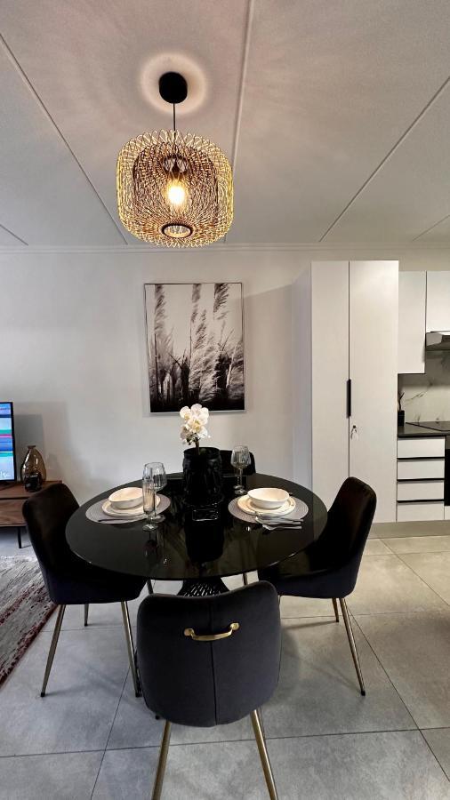 Stylish Executive Apartment With Power Backup Йоханнесбург Экстерьер фото